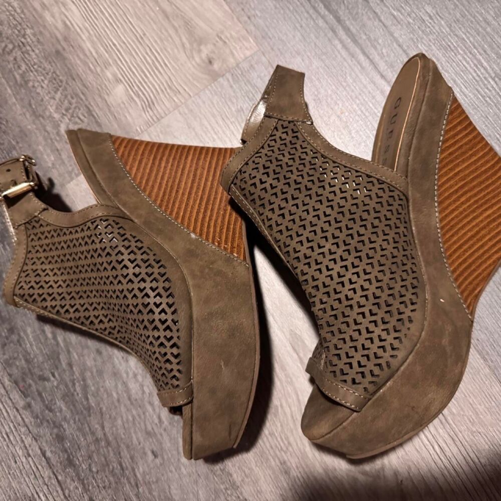 Guess Women's Brown and Tan Sandals